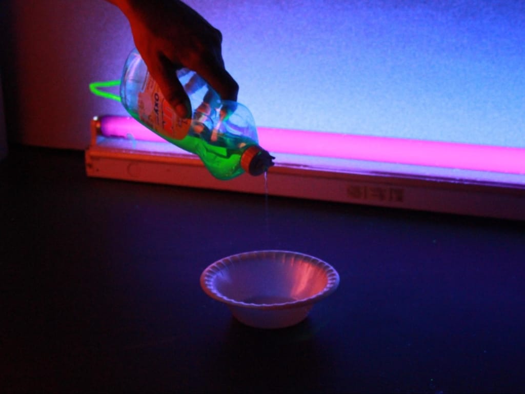 DIY Fluorescent Bubbles | AstroCamp Science Camp